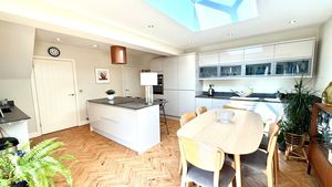 Kitchen Diner- click for photo gallery
